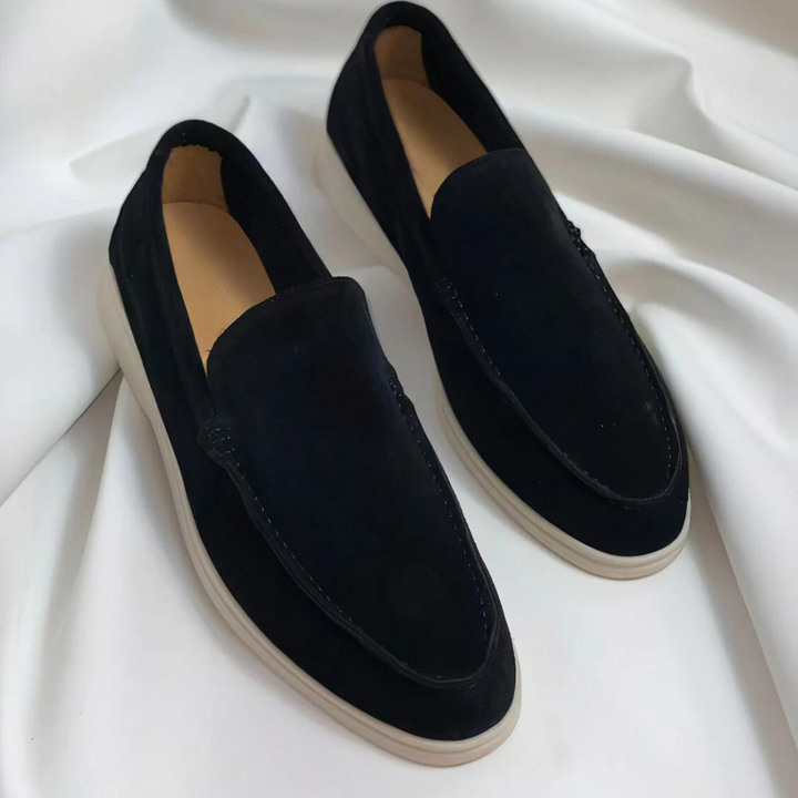 Black slip-on casual loafers for men, a minimalist design for comfortable and versatile wear.