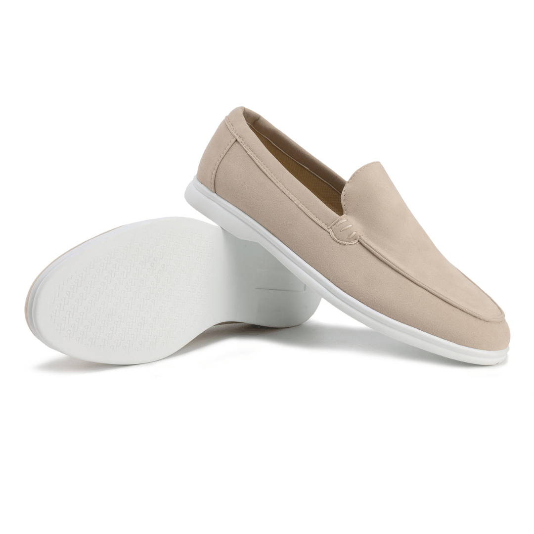 Effortless men's slip-on loafers in classic black, perfect for a comfortable & fashionable look.