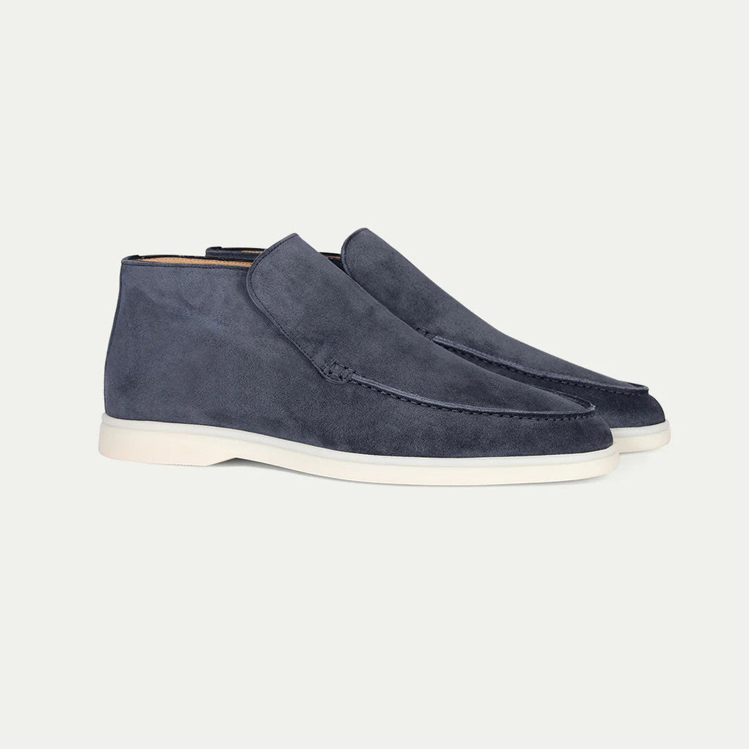 Comfortable men's casual loafers, perfect slip-on shoes for versatile fashion.