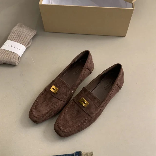Elegant women's flats, timeless comfort footwear for versatile everyday styling.