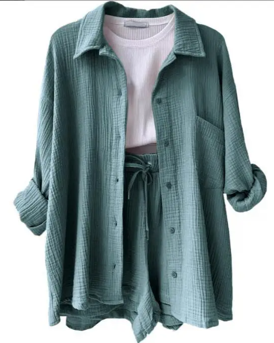 Comfortable and chic women's summer short set, ideal for travel and relaxation.