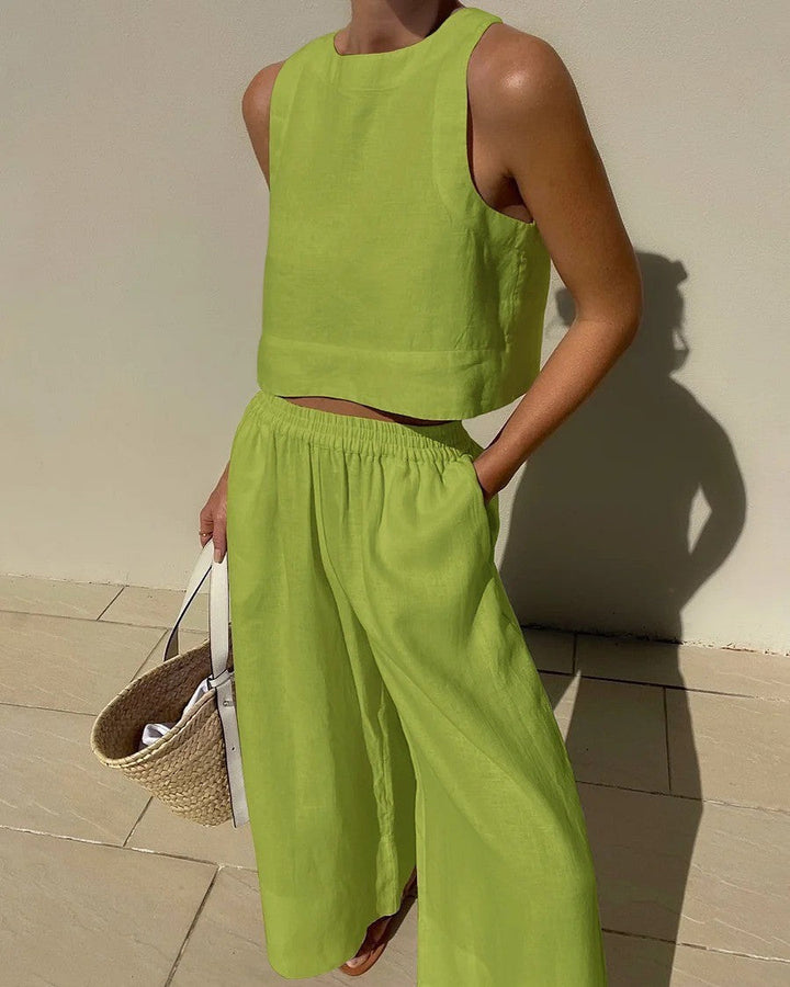 Comfortable women's sleeveless top and wide-leg capri pants set. Easy casual summer lounge wear.