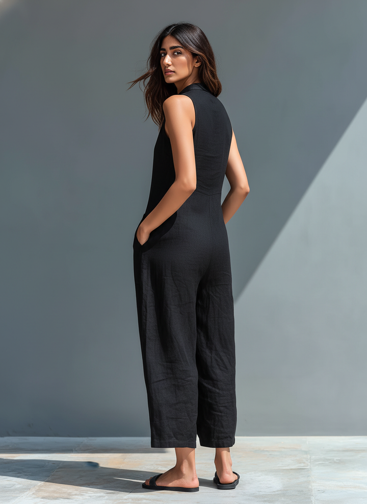 Relaxed fit women's sleeveless wide-leg jumpsuit, ideal for comfortable and chic summer outfits.