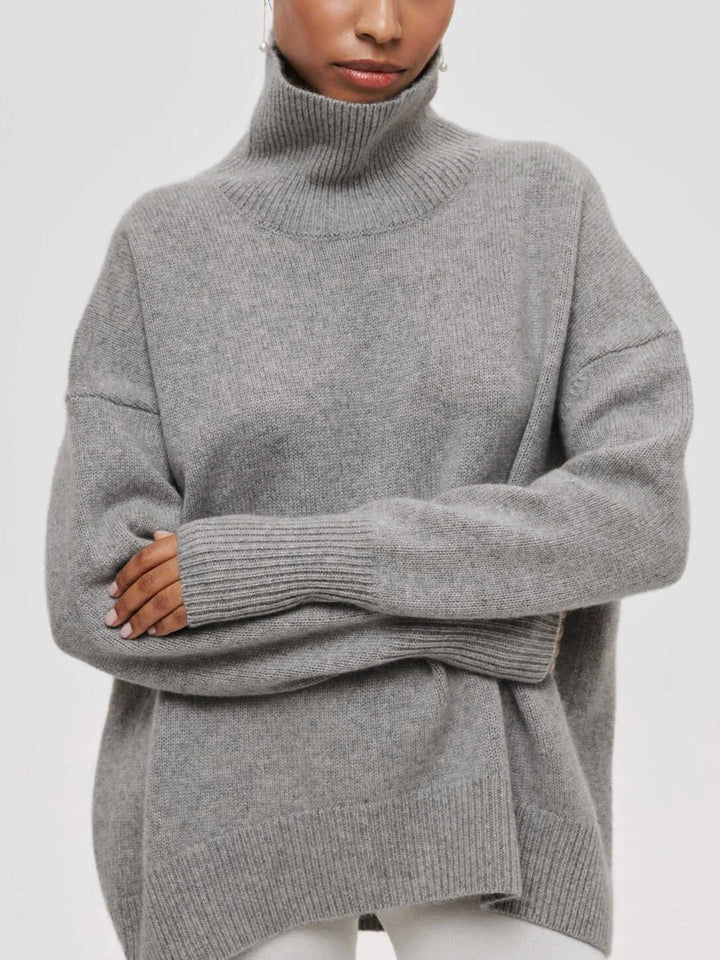 Effortlessly stylish women's oversized turtleneck sweater, cozy knit, relaxed fit, fall/winter warmth.