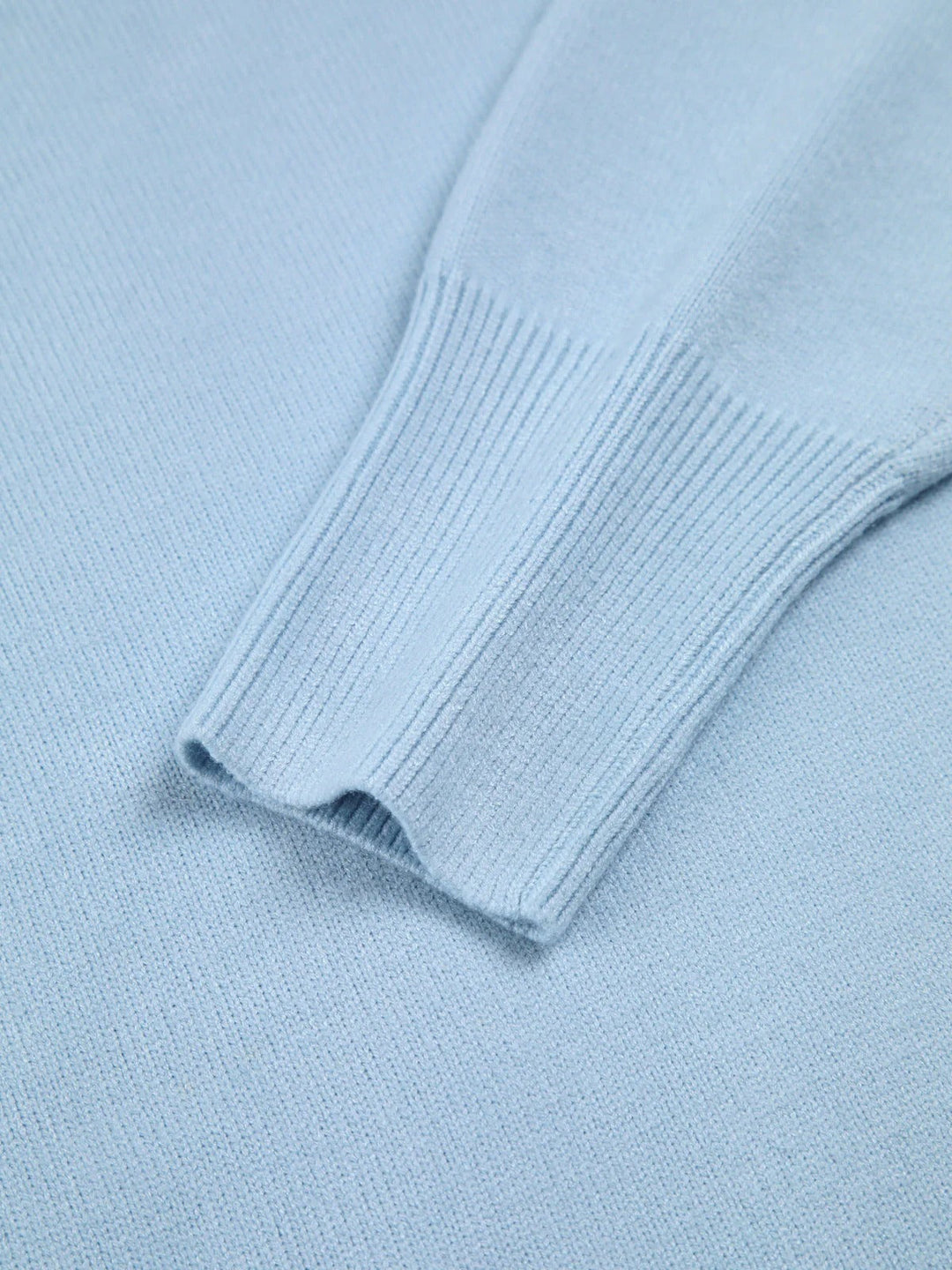 Women's casual chic oversized turtleneck sweater, cozy knit for everyday style & warmth, relaxed fit.