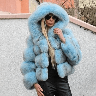 Warm women's oversized plush teddy jacket with hood, ideal for cozy winter fashion and comfort.