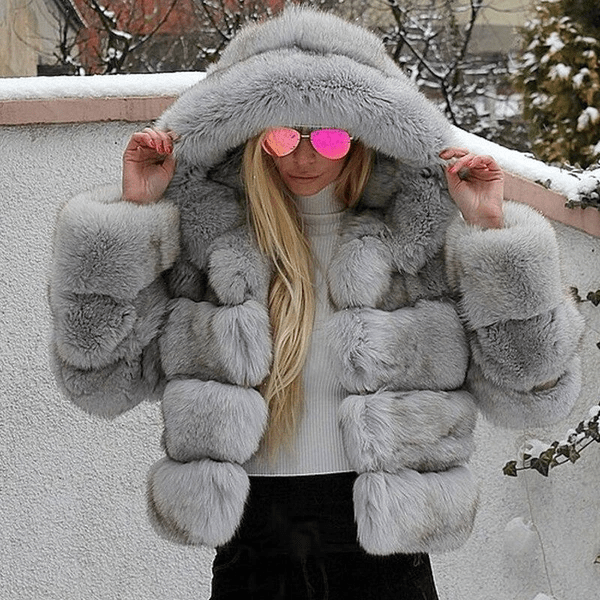 Elegant women's oversized hooded teddy jacket, plush and warm outerwear, comfortable for winter.