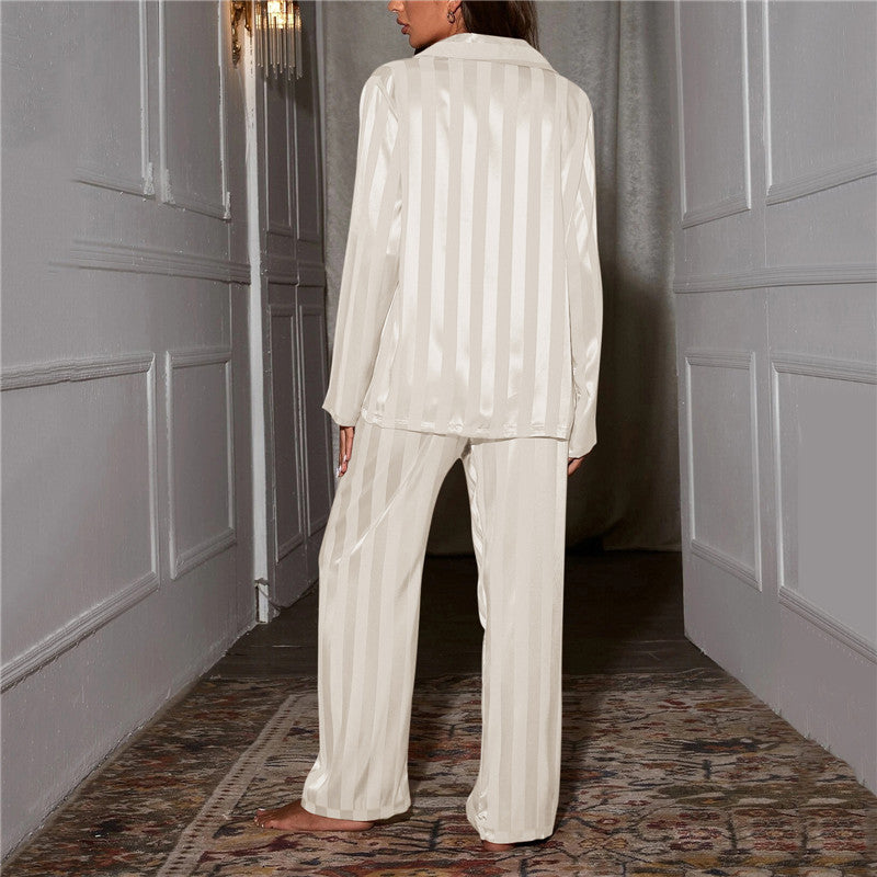 Relaxing & elegant women's loungewear, luxurious sleepwear for sophisticated comfort at home.