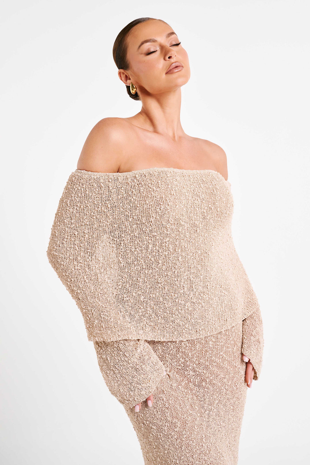 Luxurious off-shoulder maxi dress for women, a stunning elegant choice for any evening occasion.