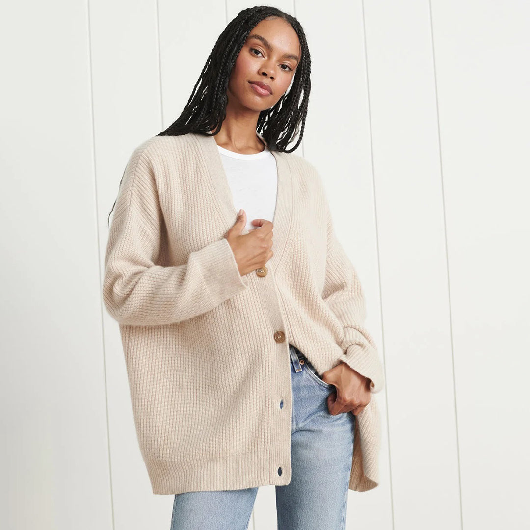 Versatile women's oversized ribbed cardigan, a long open front design for casual autumn & winter.