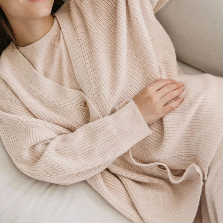 Autumn fashion women's long oversized rib-knit cardigan, ideal for casual layering.