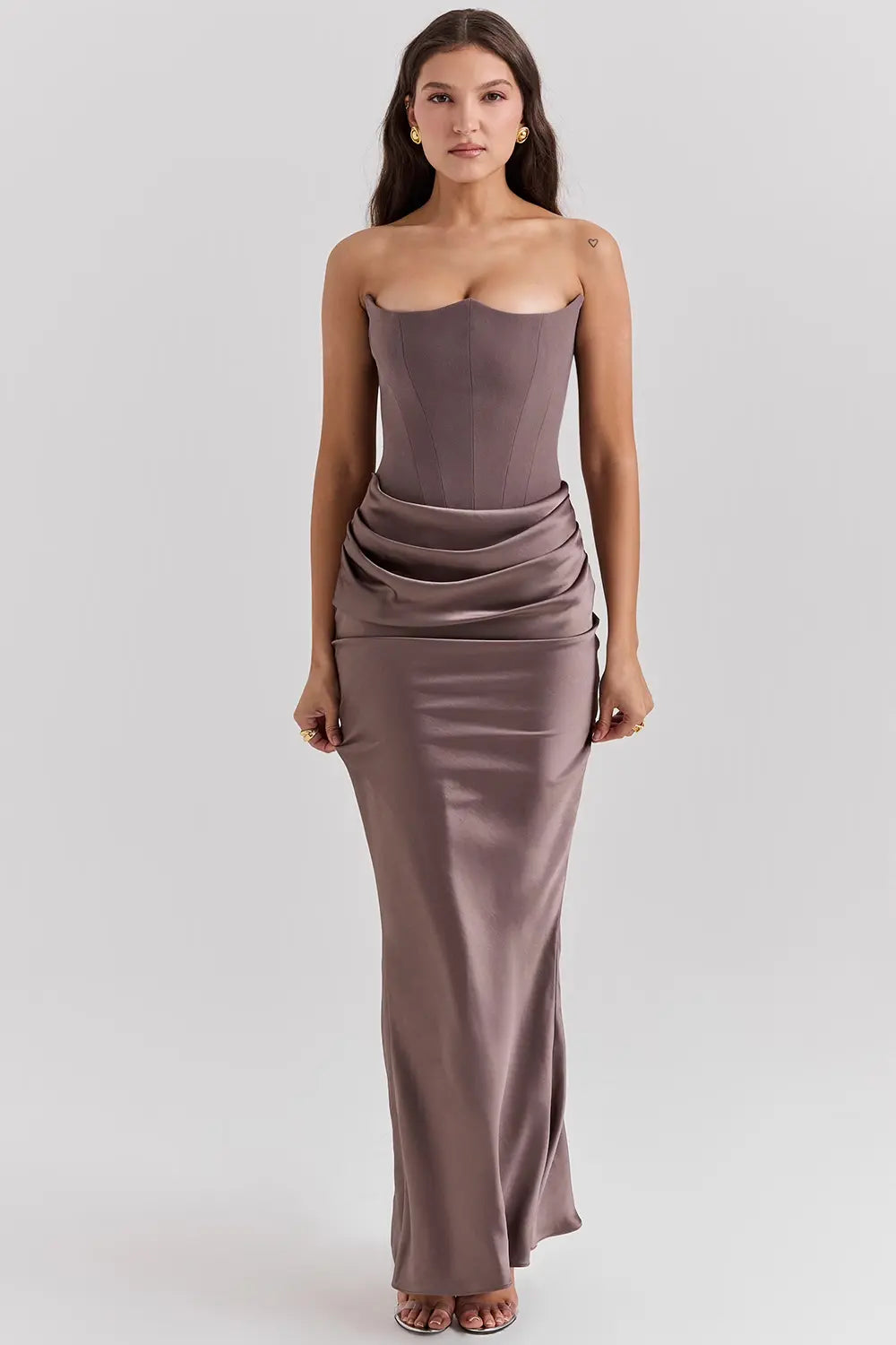 Luxurious women's strapless evening gown, a elegant corset maxi dress style.