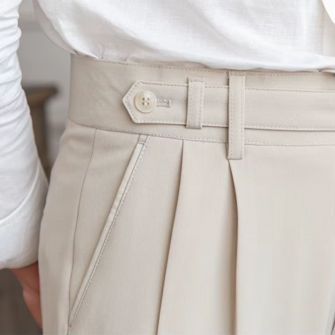 Men's beige pleated chino trousers, elegant and tailored for comfort.
