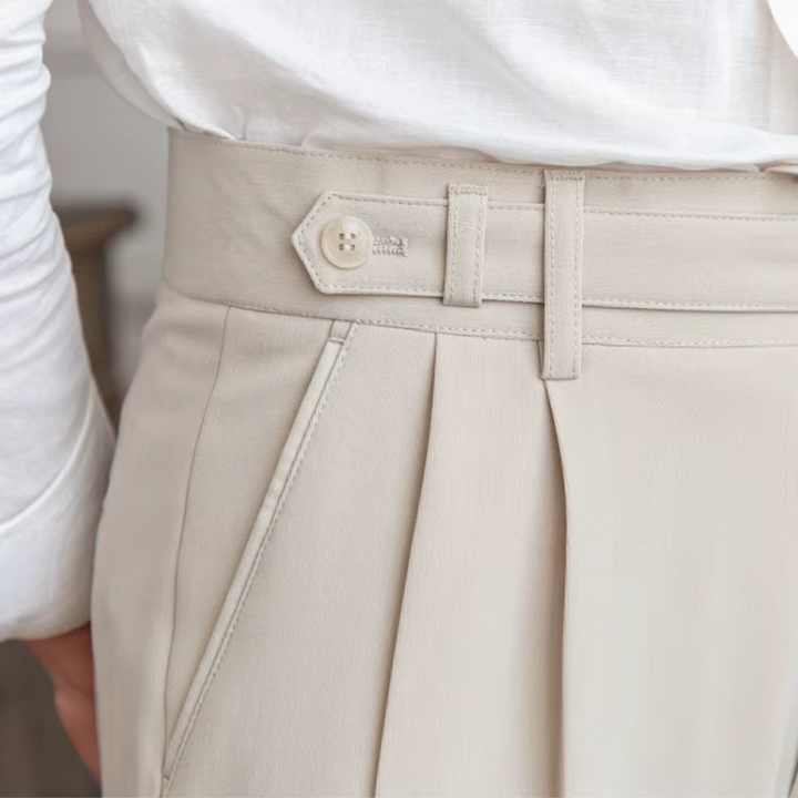 Men's beige pleated chino trousers, elegant and tailored for comfort.