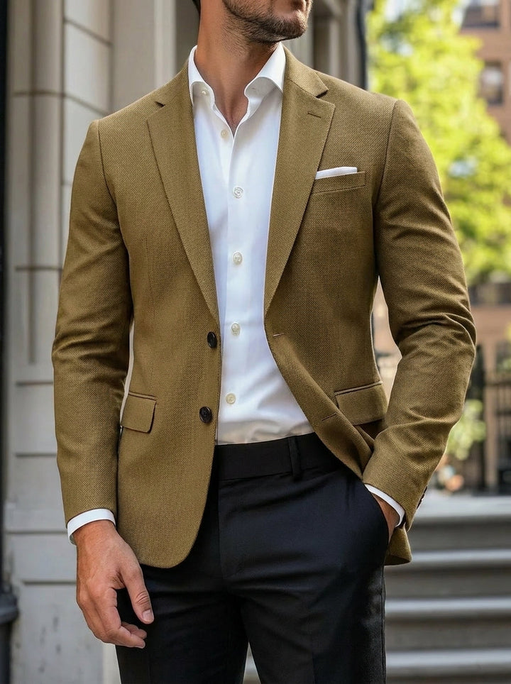 Men's standard fit single-breasted casual jacket. Versatile outerwear for smart casual menswear.
