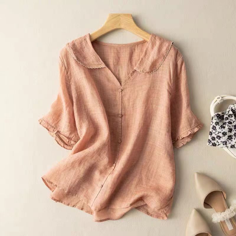 Relaxed fit women's vintage blouse, versatile for casual everyday wear in spring or autumn. Elegant button details.