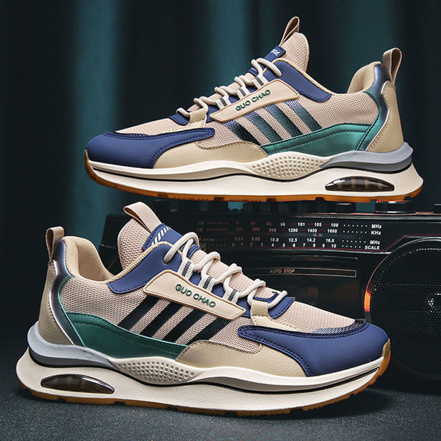 Men's lightweight running sneakers, designed for active comfort and performance. Ideal for sport & everyday wear.