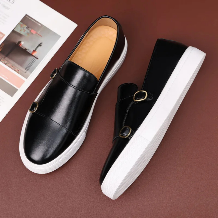 Men's elegant buckle loafers in rich leather, a sophisticated and stylish slip-on shoe for any occasion.