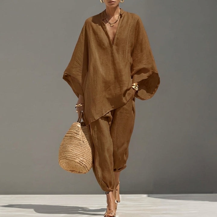 Women's casual V-neck two-piece set with wide-leg pants, ideal for a relaxed summer style.