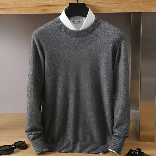 Men's versatile O-neck pullover. Lightweight sweater, ideal for smart casual outfits & autumn comfort.