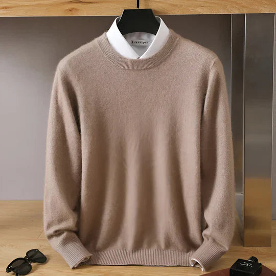 Side view of men's lightweight O-neck pullover, highlighting its clean lines and comfortable fit.