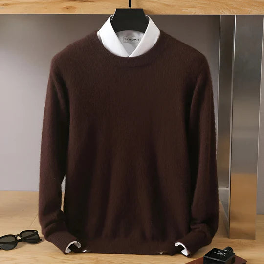 Sophisticated men's lightweight O-neck sweater. Elegant knit pullover, perfect for stylish layering.