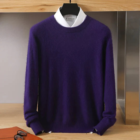 Versatile men's lightweight O-neck pullover. Easy-to-style knit top, perfect for casual or elegant looks.