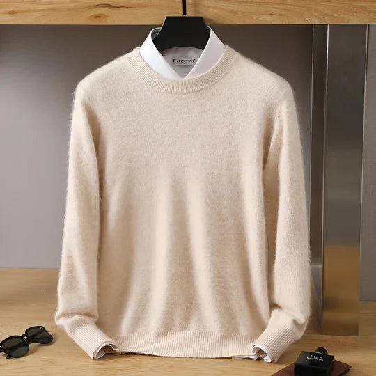 Detail of men's lightweight O-neck pullover knit, showcasing quality, comfort, and elegant texture.