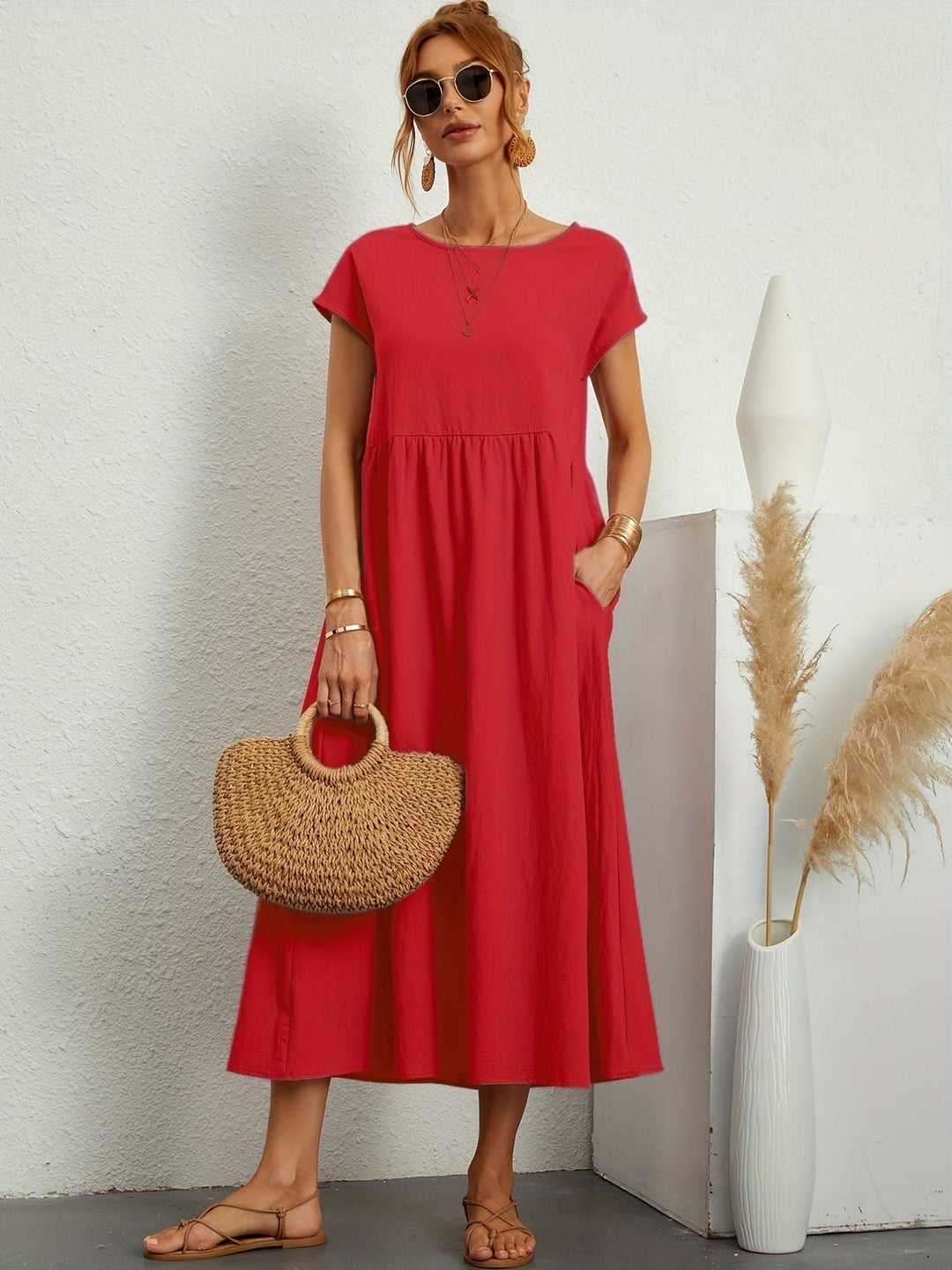 Comfortable women's elegant midi dress with a classic round neck, great for all-day style.