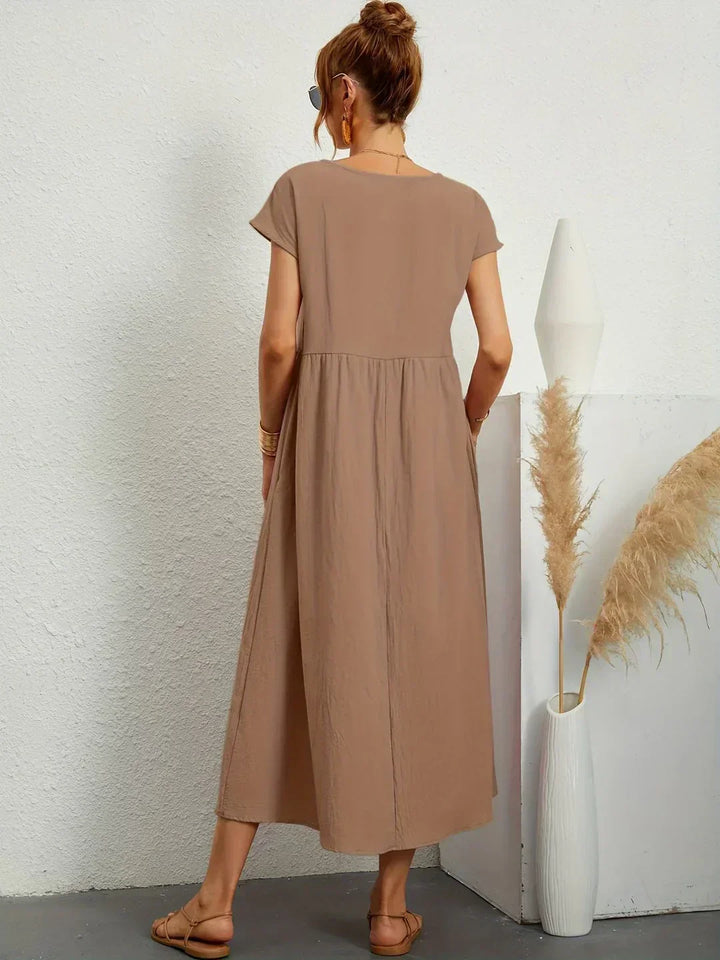 Versatile women's casual dress, elegant style, perfect for everyday chic.