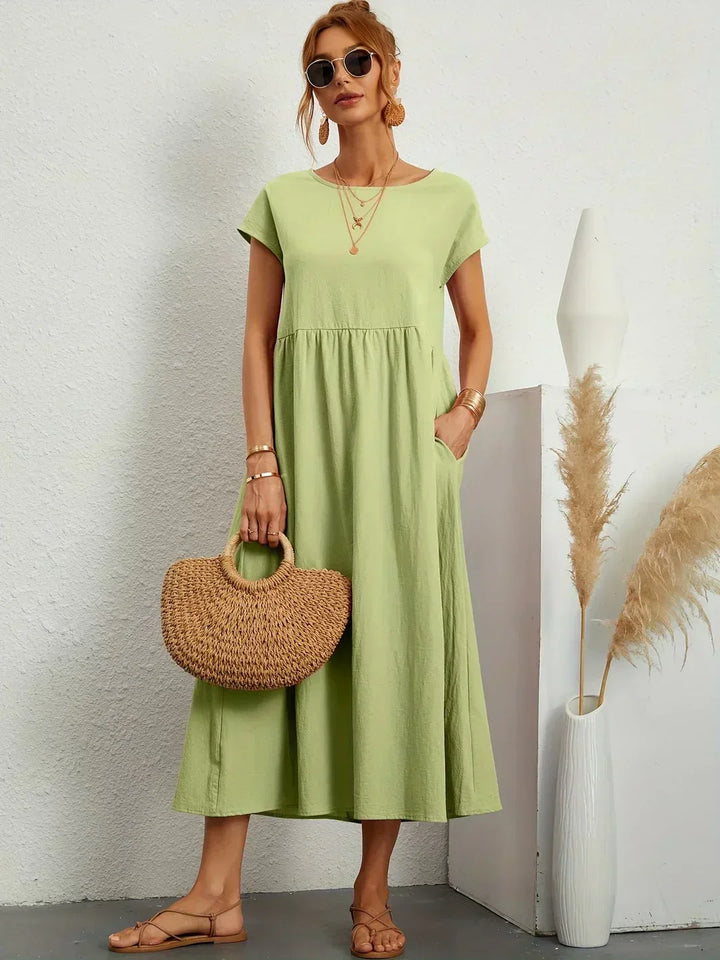 Stylish women's day dress, elegant comfort for versatile wear, midi length.