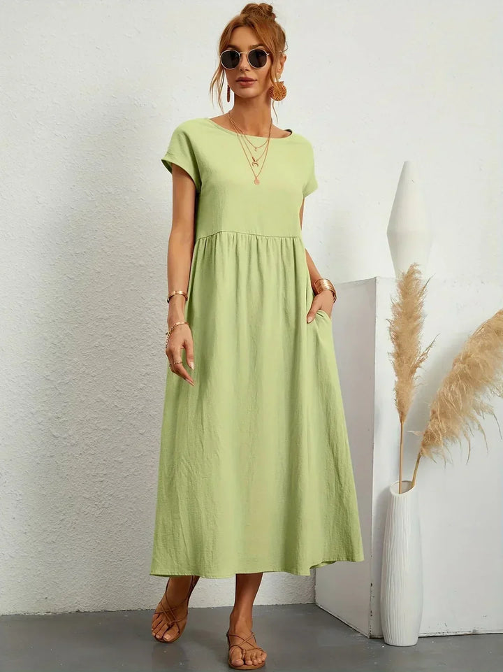 Versatile women's midi dress, flowing and comfortable, perfect for chic effortless style.
