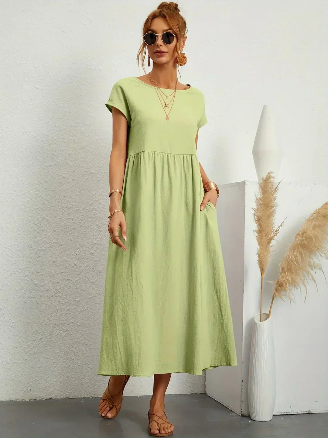 Stylish women's midi dress, casual elegance, ideal for summer day wear.