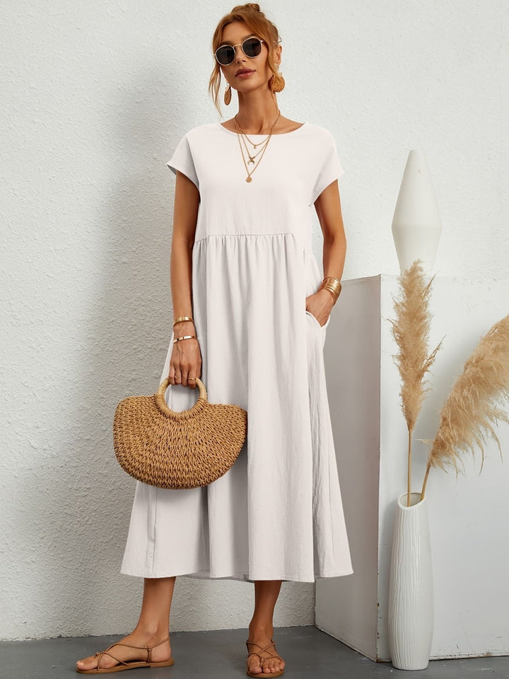 Versatile women's everyday maxi dress, loose-fitting with a round neck, short sleeves, and essential pockets.