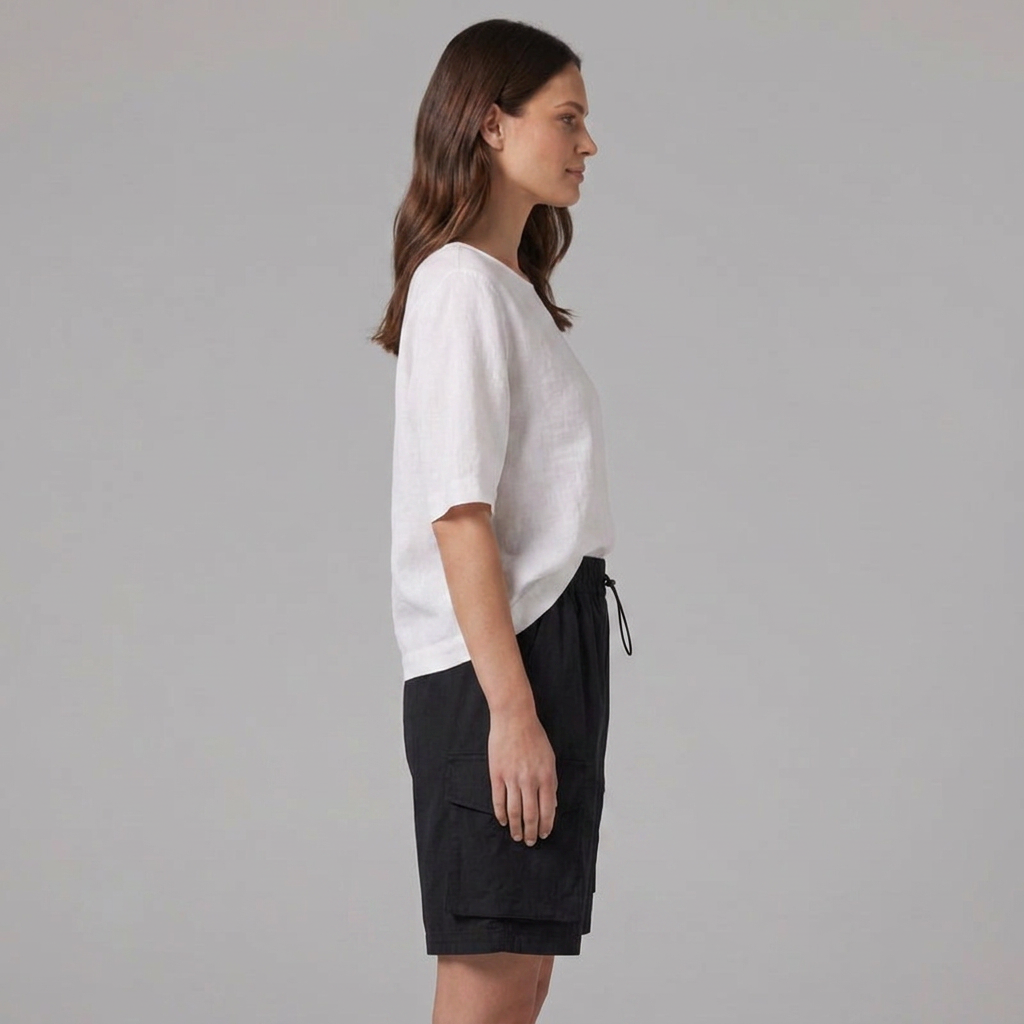 Comfortable women's relaxed cargo shorts with an adjustable waist, ideal for casual summer outings.