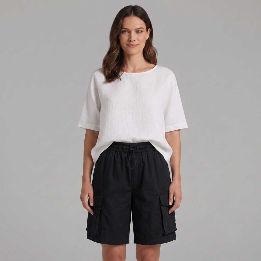 Stylish women's knee-length cargo Bermuda shorts with multiple utility pockets for summer fashion.