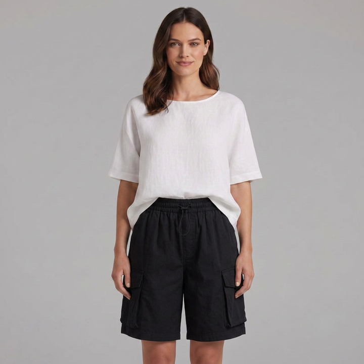 Stylish women's knee-length cargo Bermuda shorts with multiple utility pockets for summer fashion.