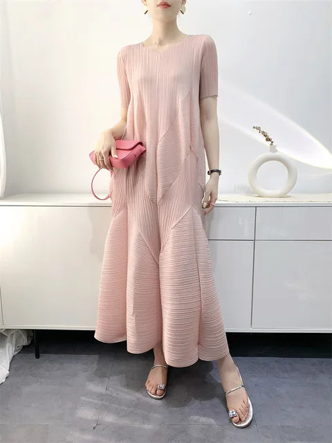 Fashionable women's loose bubble dress, effortless comfort for warm summer days and evenings.