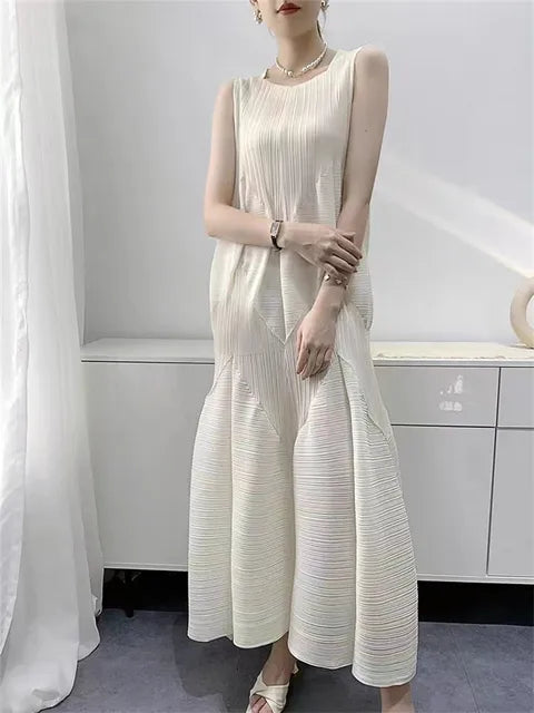Casual chic women's summer bubble dress, loose-fit and comfortable for versatile styling.