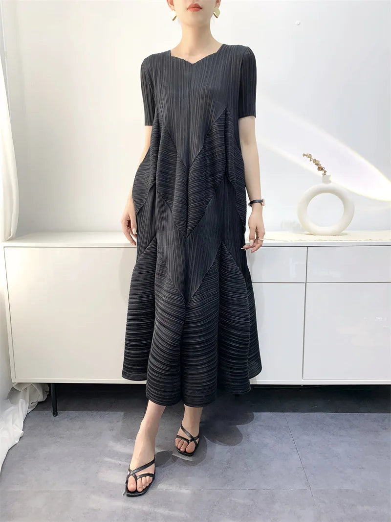 Black sleeveless bubble dress for women, a comfortable and fashionable long summer staple.