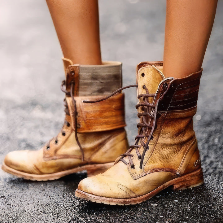 Women's retro brown ankle boots with cozy faux fur lining, ideal for winter fashion and comfort.