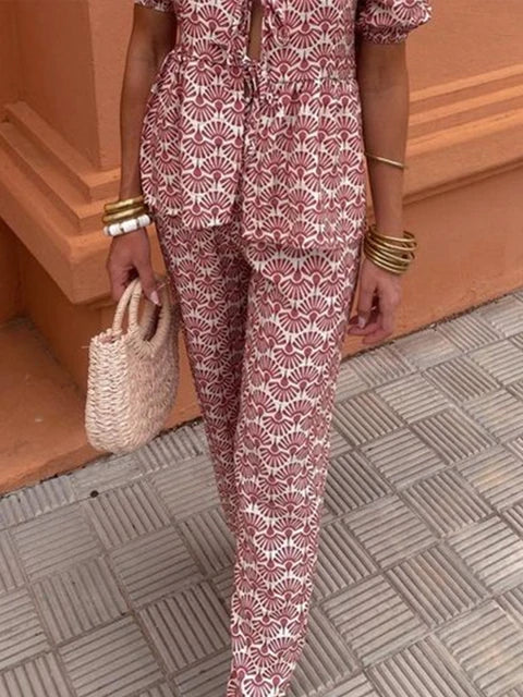 Chic patterned women's set, embodying holiday vibes, perfect for versatile spring/summer style.