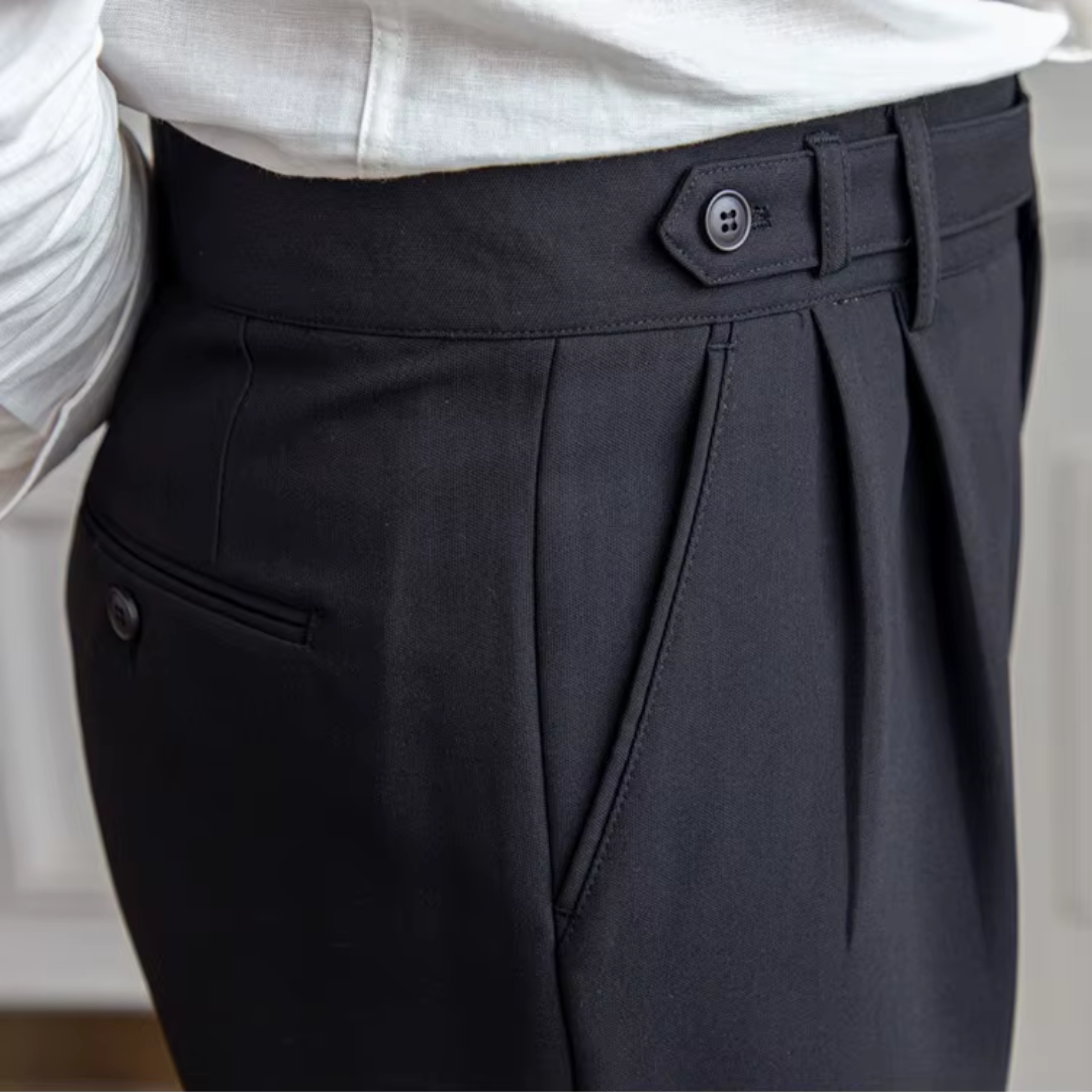 High-waist pleated chinos for men, offering both comfort and smart style.