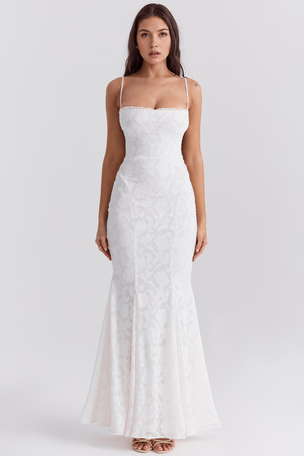 Elegant summer silhouette women's flowing maxi dress, versatile for casual or evening wear. Comfortable fashion choice.