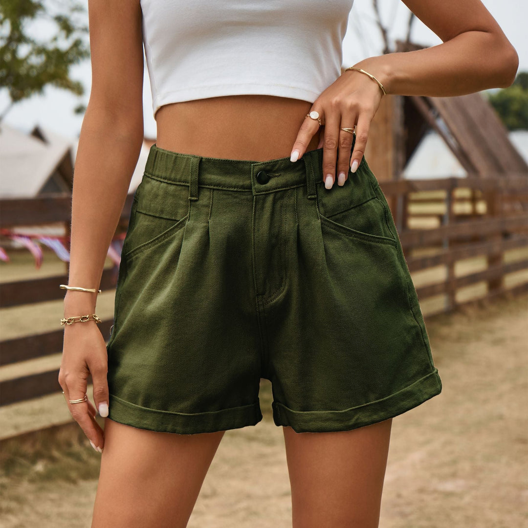 Everyday women's high-waisted loose shorts, featuring practical pockets for relaxed summer fashion.