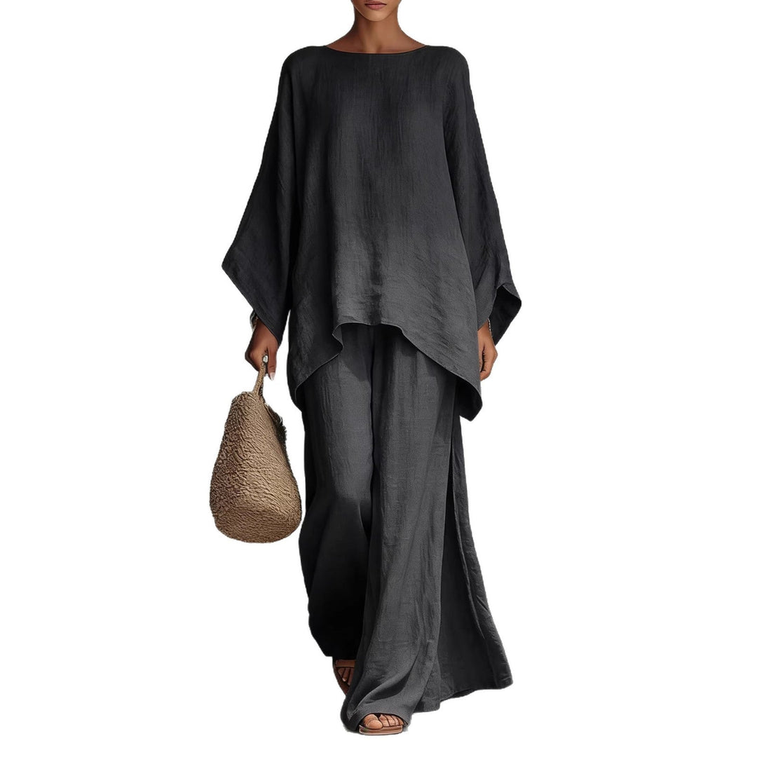 Comfortable women's two-piece set with wide leg pants. Loose fit, ideal casual wear for relaxation.
