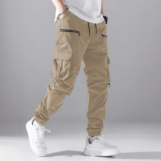 Men's streetwear cargo pants with adjustable waist & ample pockets, ideal for a modern urban look.