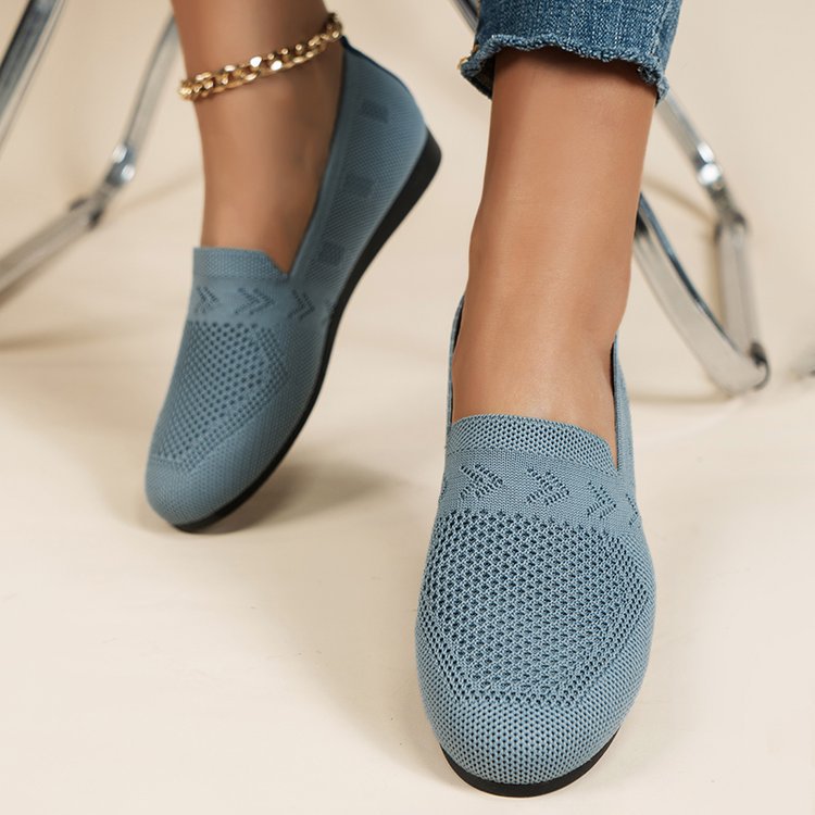 Everyday comfort women's slippers, chic, breathable, and perfect as stylish indoor footwear.