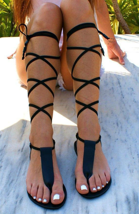 Casual women's flat strappy sandals in silver. Gladiator style, perfect for comfortable and fashionable summer outfits.