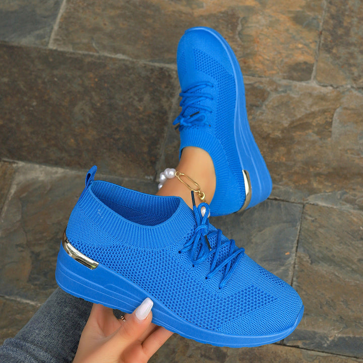 Fashion-forward women's platform sneakers, versatile design for casual outfits & modern style.